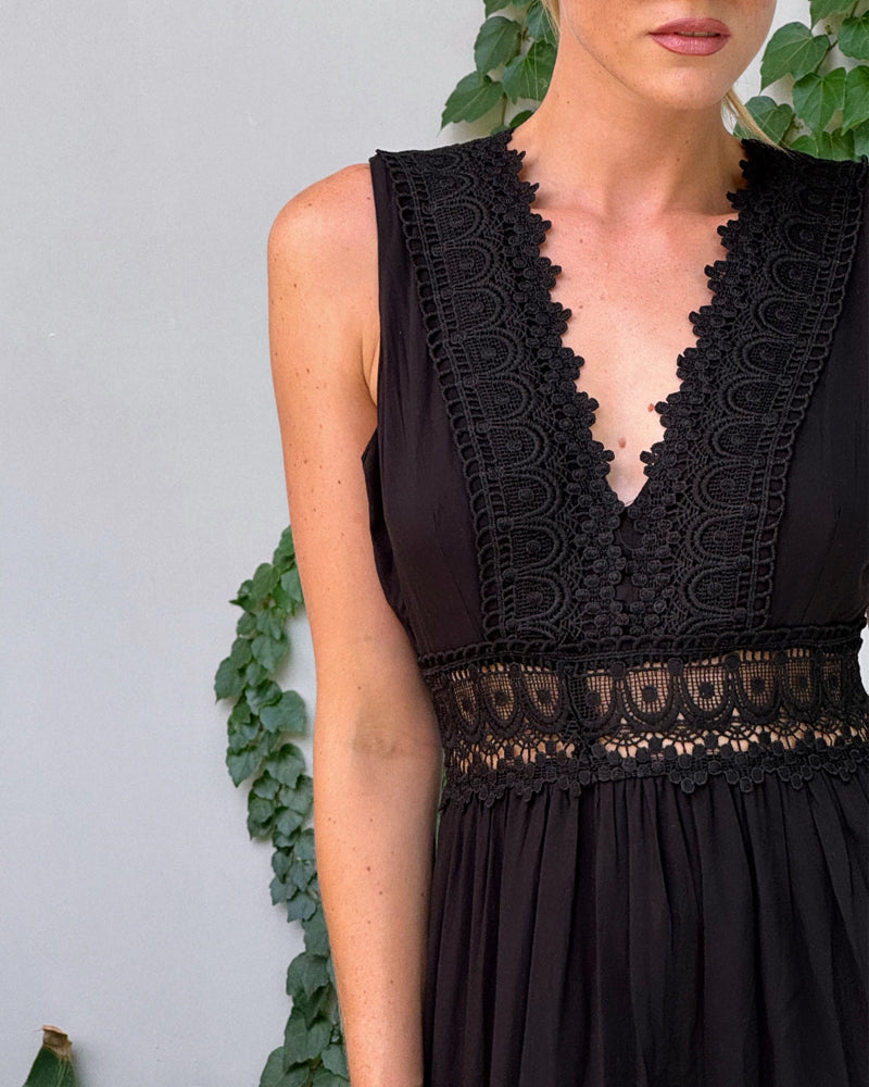 Clotilde™ | Abito in pizzo artigianale con scollatura a V